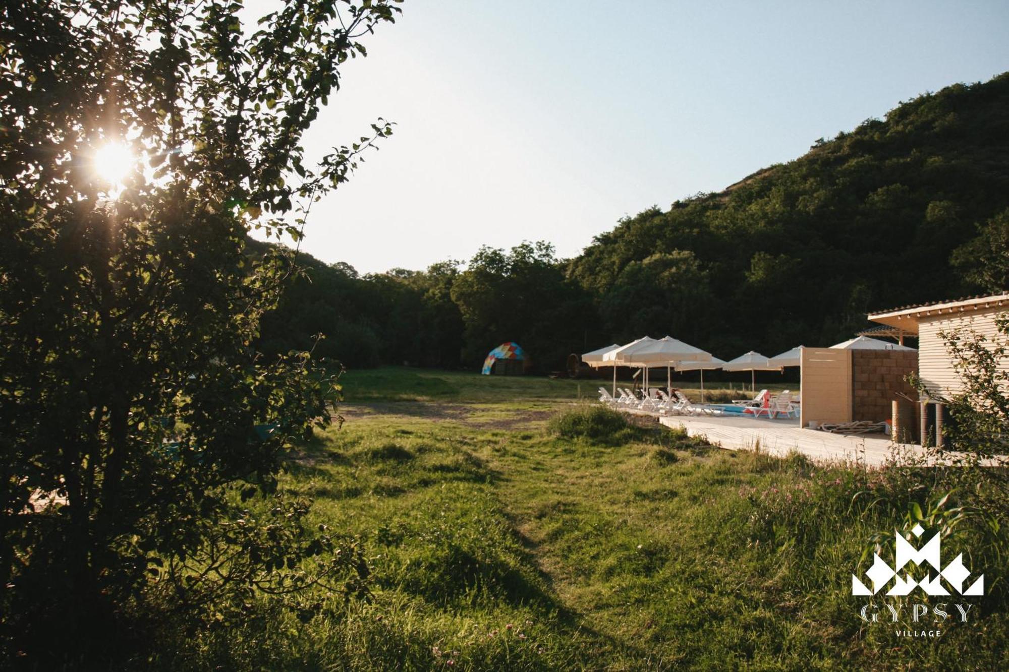 Gipsy Village Park Hotel Asureti Exterior foto